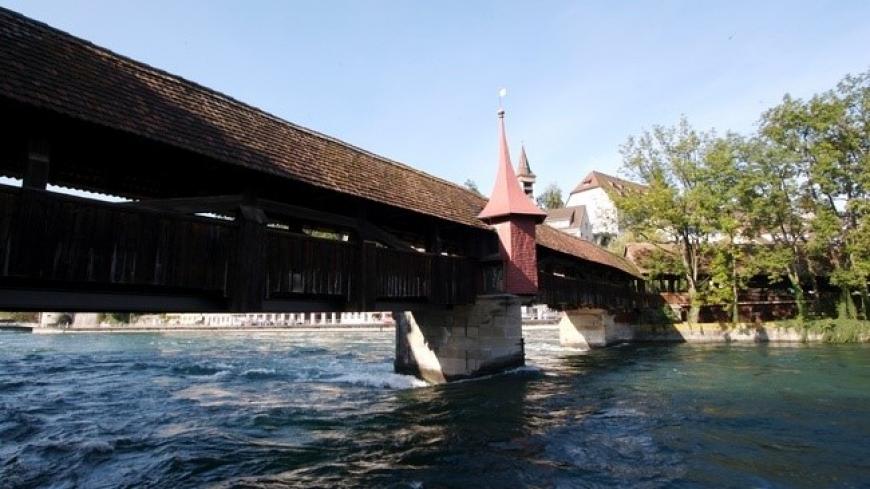 Die Spreuerbrücke vom linken Reussufer aus gesehen